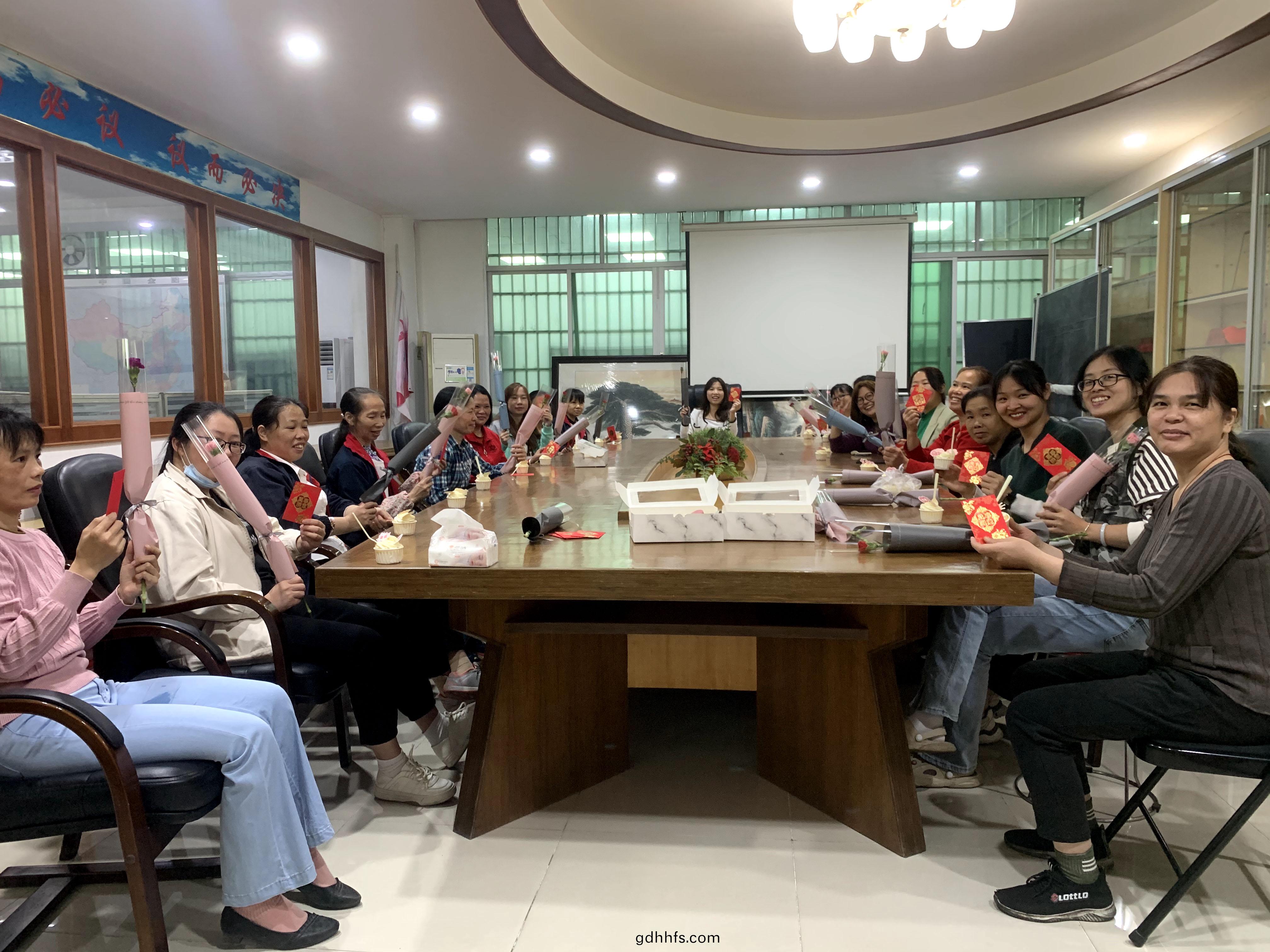 東莞市雨貝橡膠科技有限(xian)公司婦女節(jie)活(huo)動