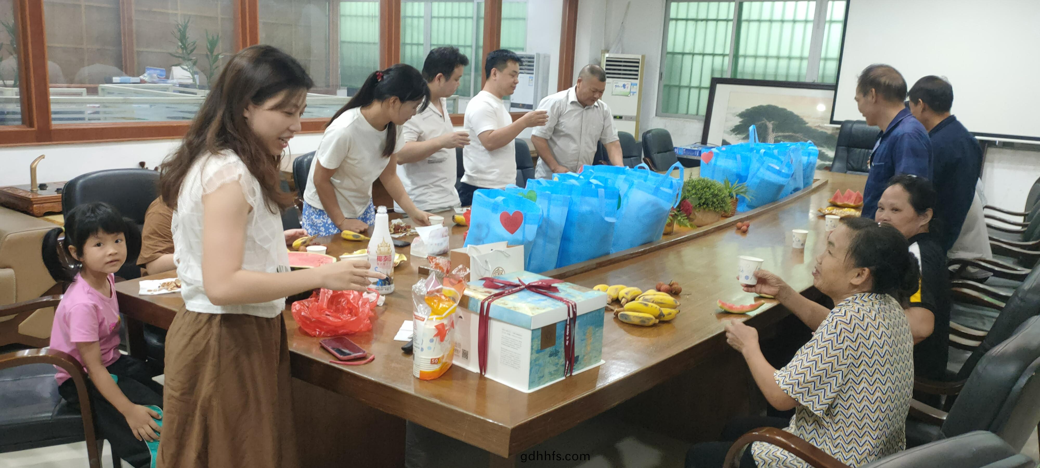 東莞雨貝-6月份員工生日會(hui)